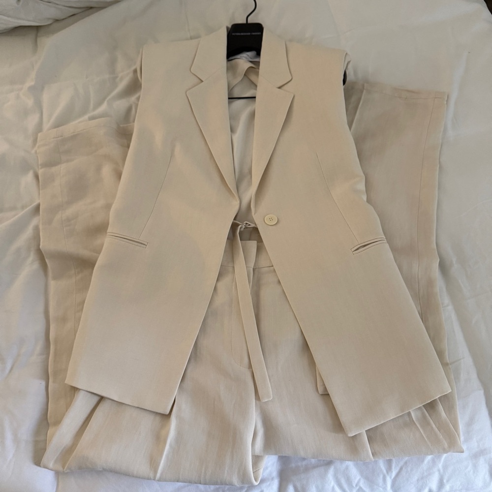 Victoria Beckham Mango Cream set - Picture 4 of 10